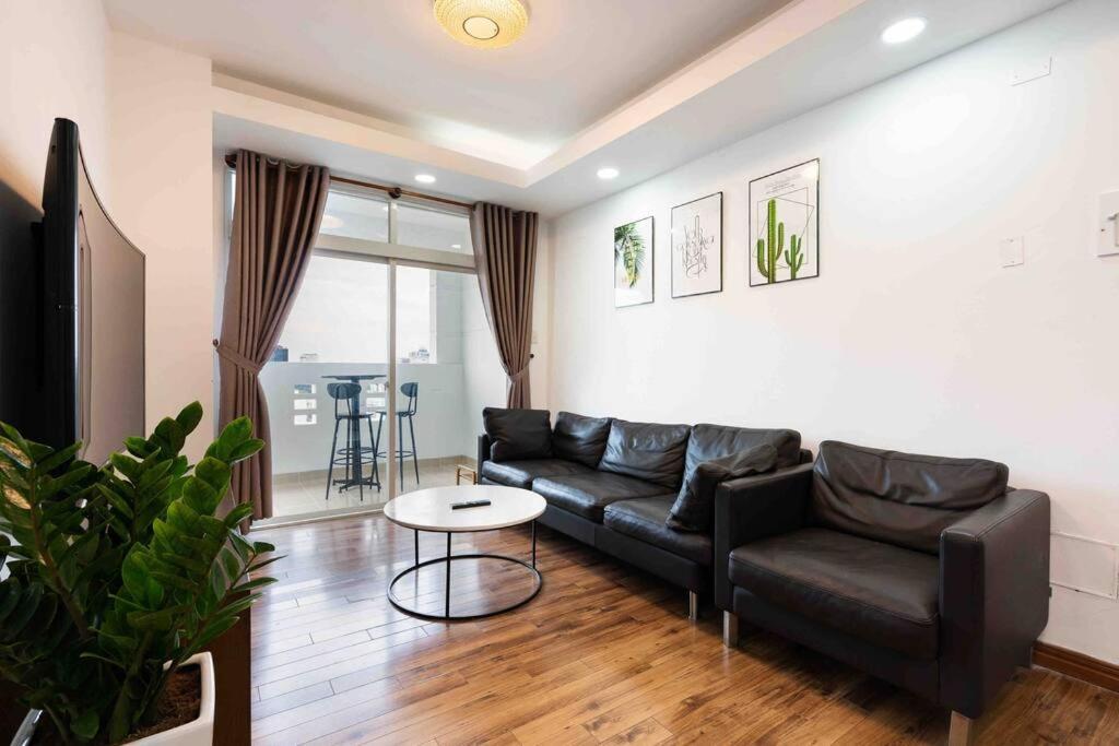 The 1st District, Spacious Apartment/next Bui Vien Căn hộ *