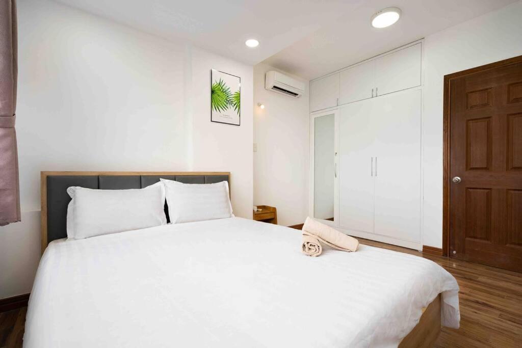 The 1st District, Spacious Apartment/next Bui Vien Căn hộ *