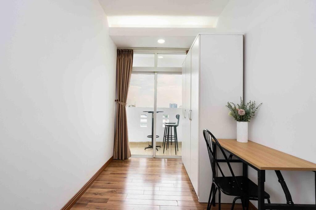 The 1st District, Spacious Apartment/next Bui Vien TP. Hồ Chí Minh