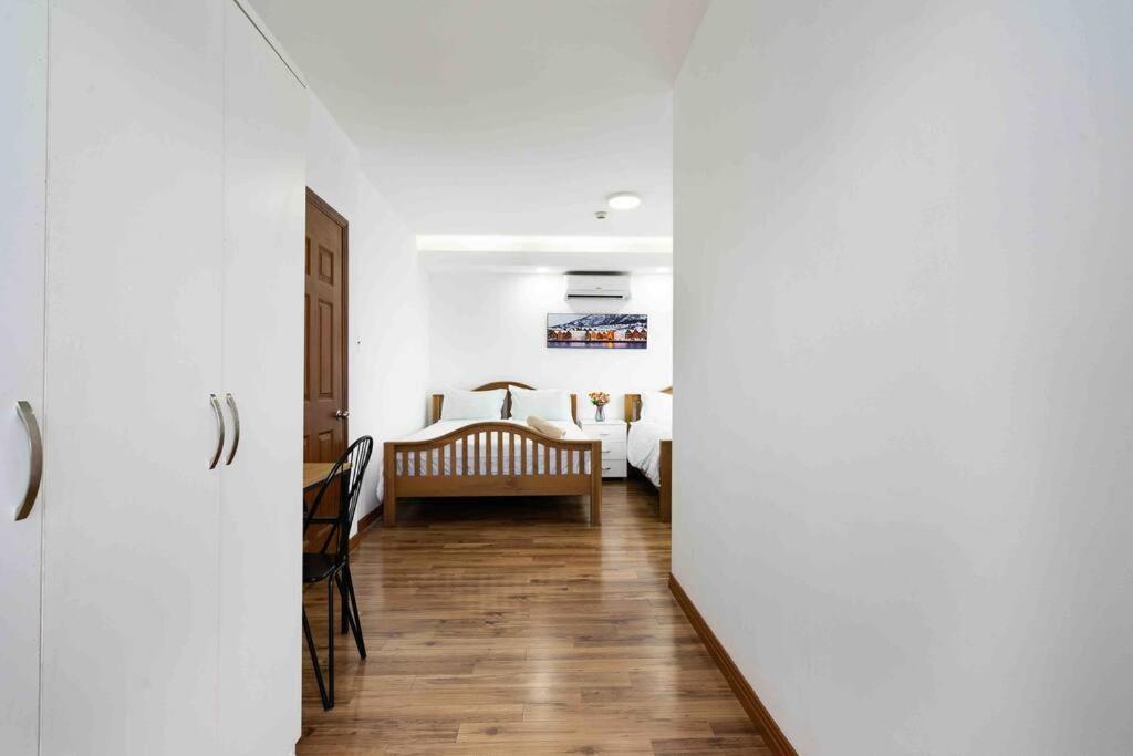 The 1st District, Spacious Apartment/next Bui Vien *