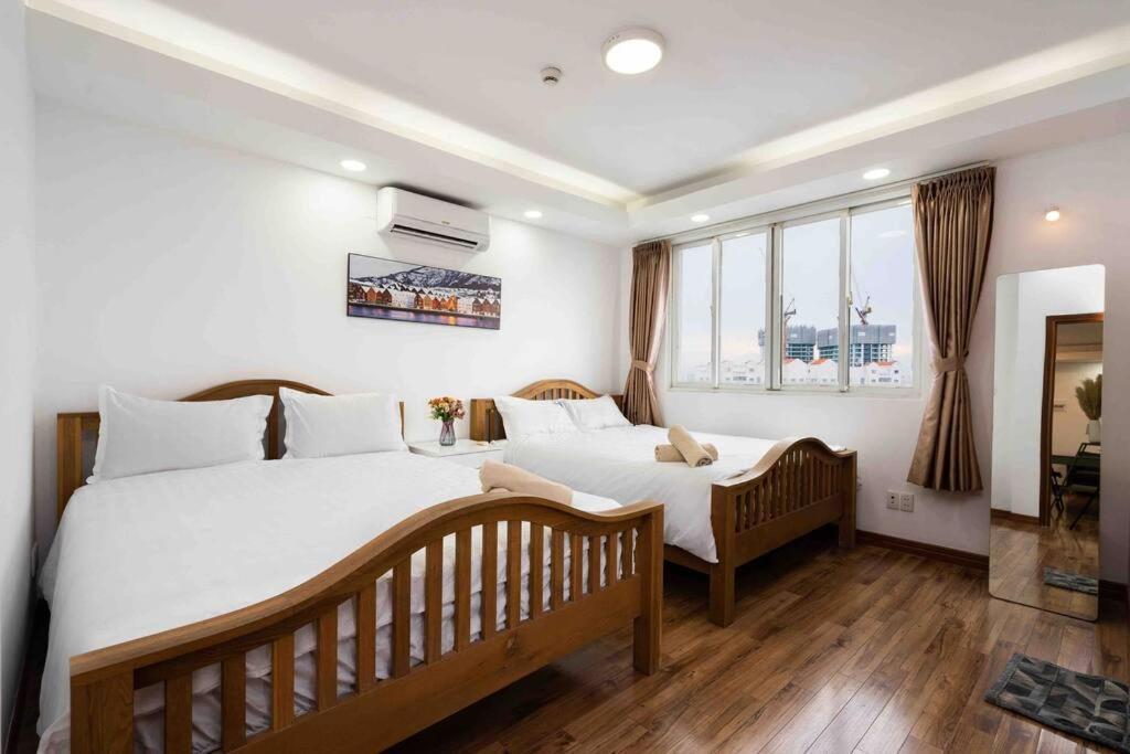 The 1st District, Spacious Apartment/next Bui Vien * TP. Hồ Chí Minh