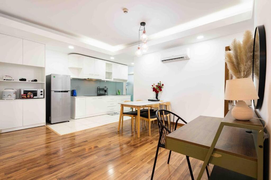 The 1st District, Spacious Apartment/next Bui Vien