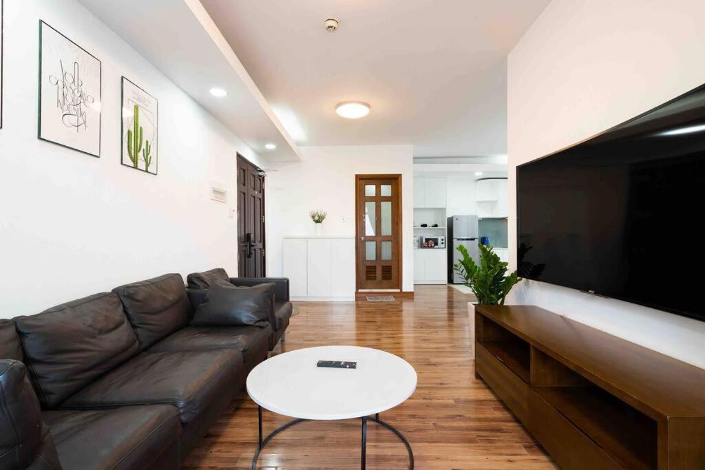 The 1st District, Spacious Apartment/next Bui Vien Căn hộ